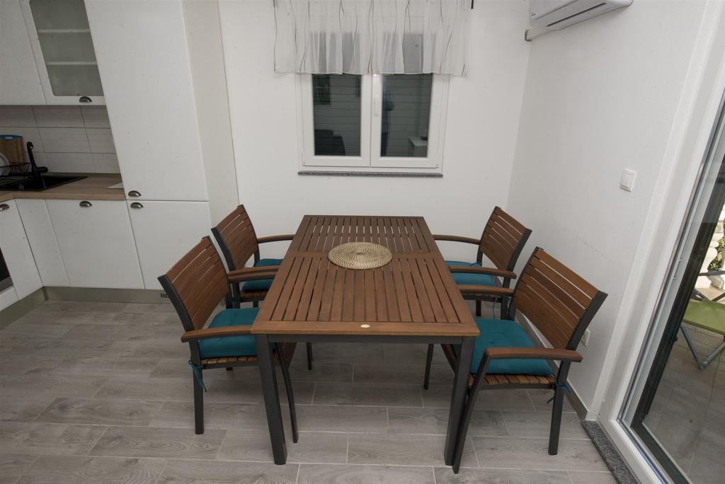Apartment Jure Slatine Exteriör bild